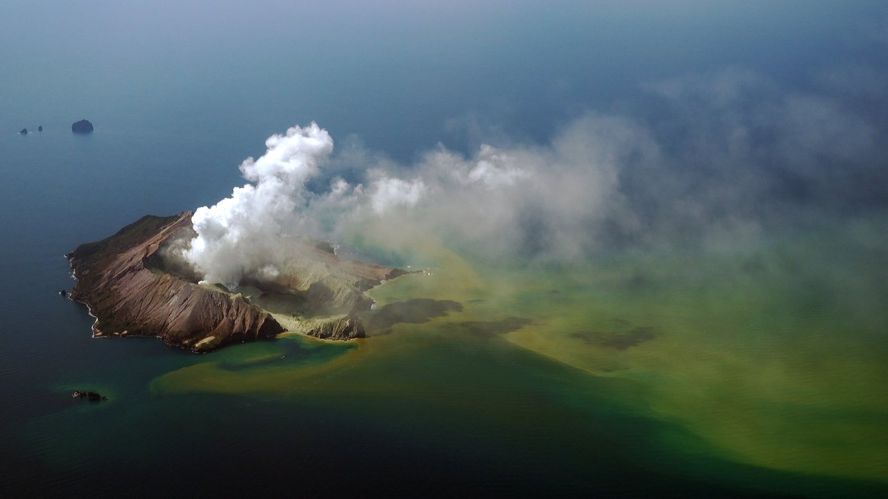The Volcano: Rescue from Whakaari (2022) backdrop artwork