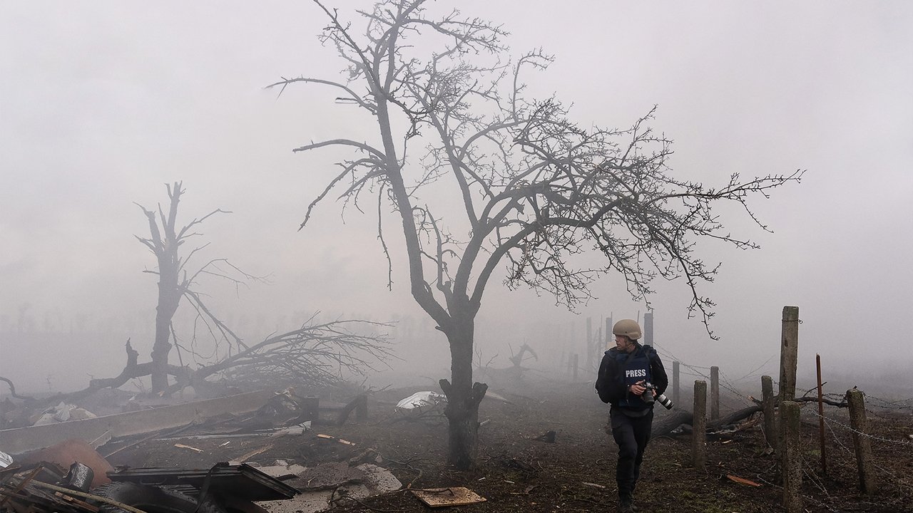 20 Days in Mariupol (2023) backdrop artwork