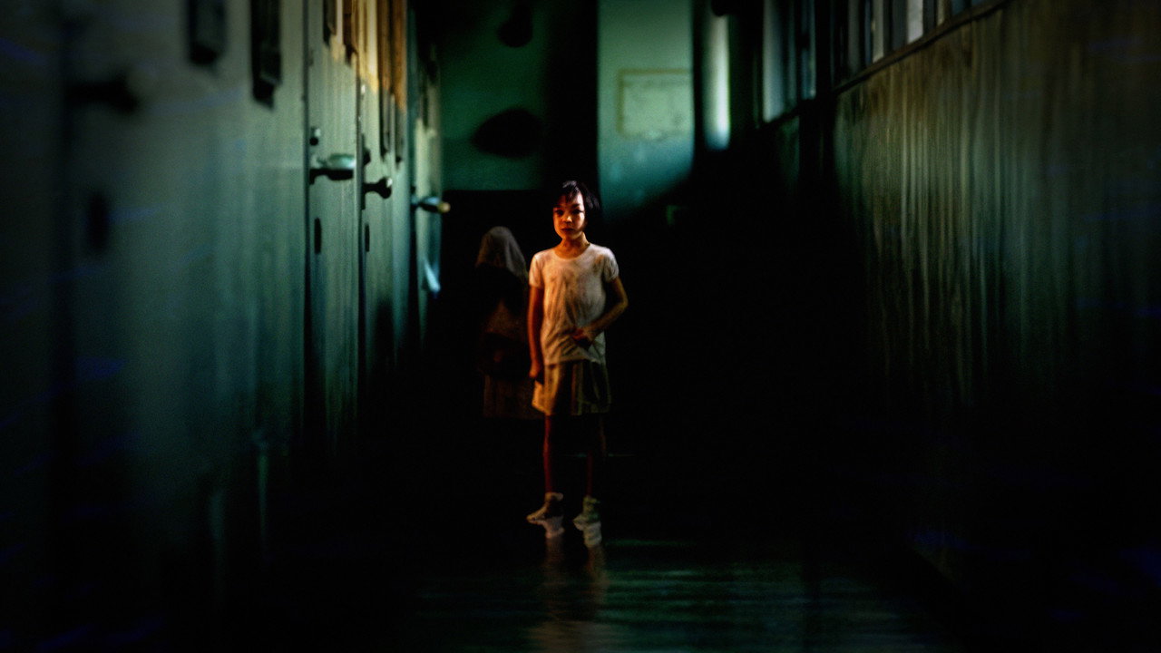 Dark Water (2002) backdrop artwork