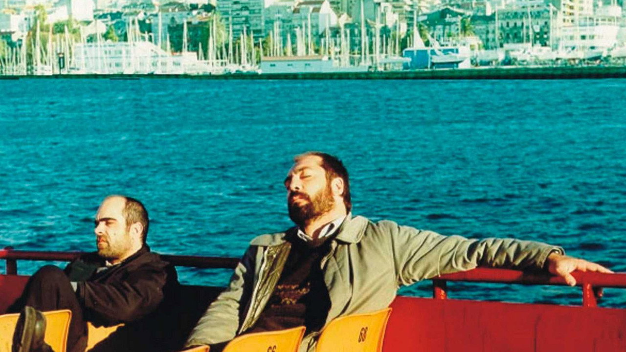 Mondays in the Sun (2002) backdrop artwork