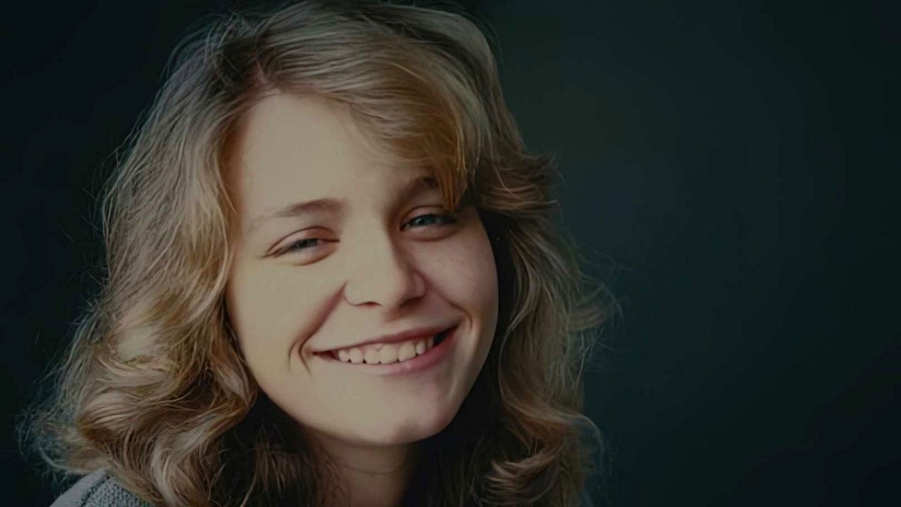 Girl in the Picture (2022) backdrop artwork